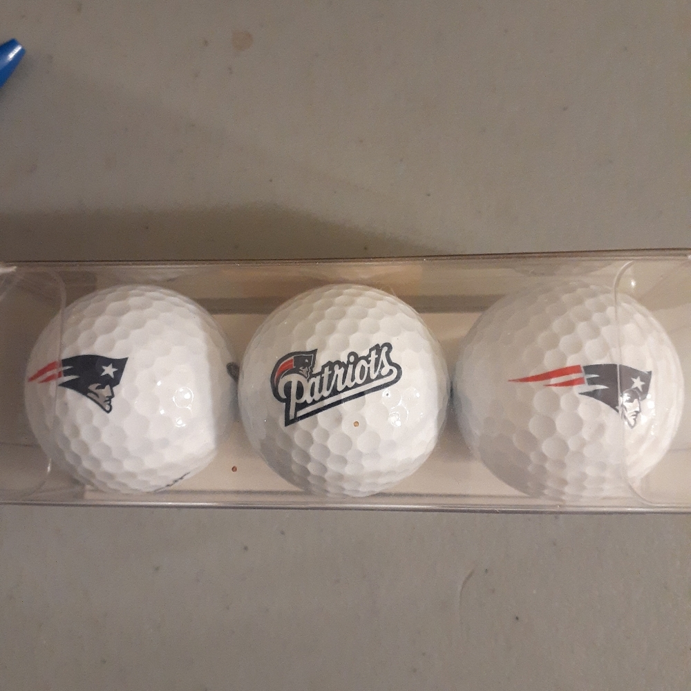 3 collectable golf balls
